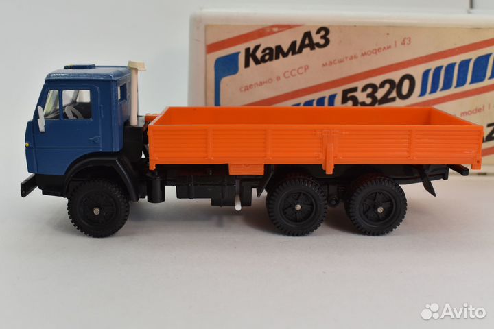 Камаз 5320 в боксе модель 1:43 СССР