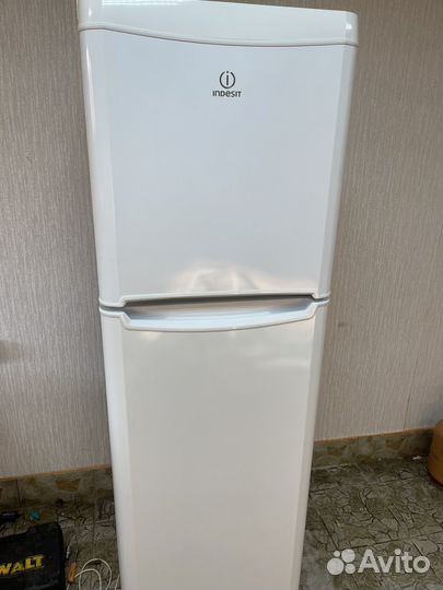 Холодильник бу indesit