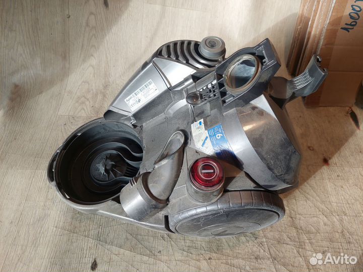 Пылесос Dyson DC29 по запчастям