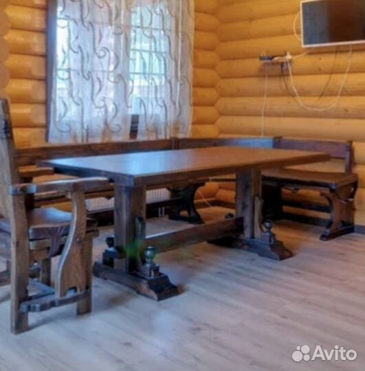 Деревянный стол