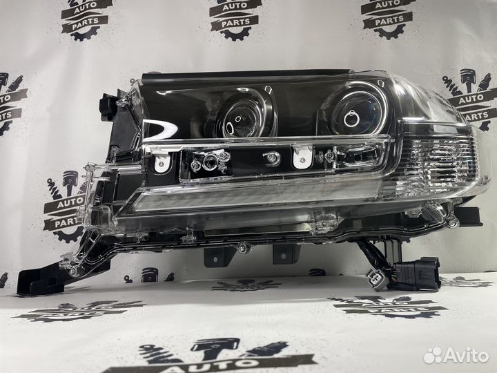 Фара левая Toyota Land Cruiser 200