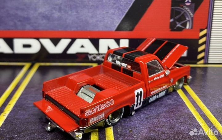 Коллекционная модель Chevrolet Silverado 1:64