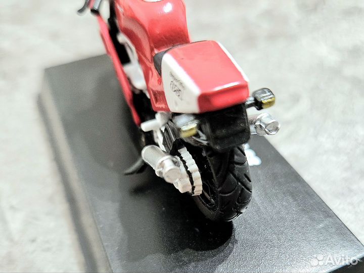 Модель мотоцикла ducati 851 Superbike 1988