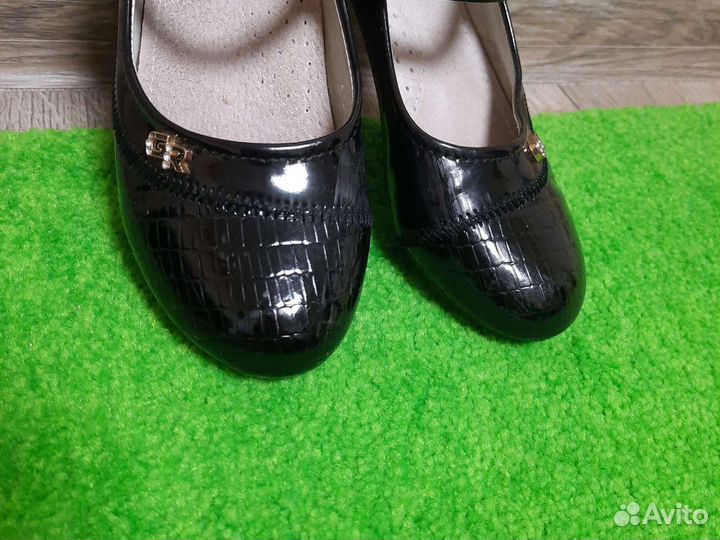 Туфли на девочку черные