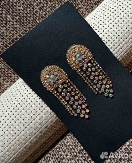 Стразовые серьги-пусеты 