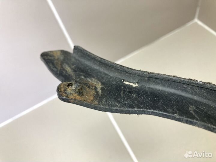 Спойлер переднего правого локера Skoda Fabia 07-15