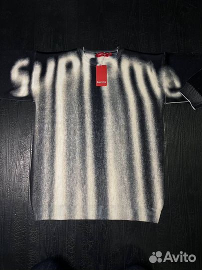 Свитер Supreme blurred logo sweater