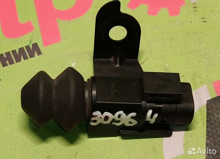 Замок капота nissan tiida C11