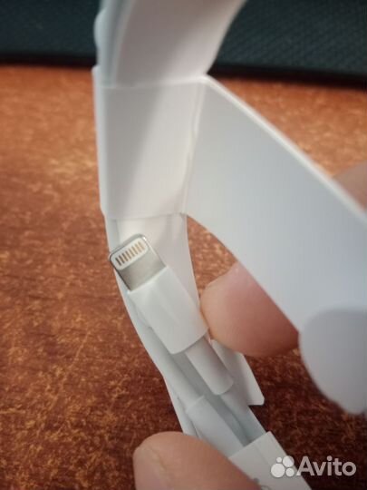 Оригинальный кабель iPhone