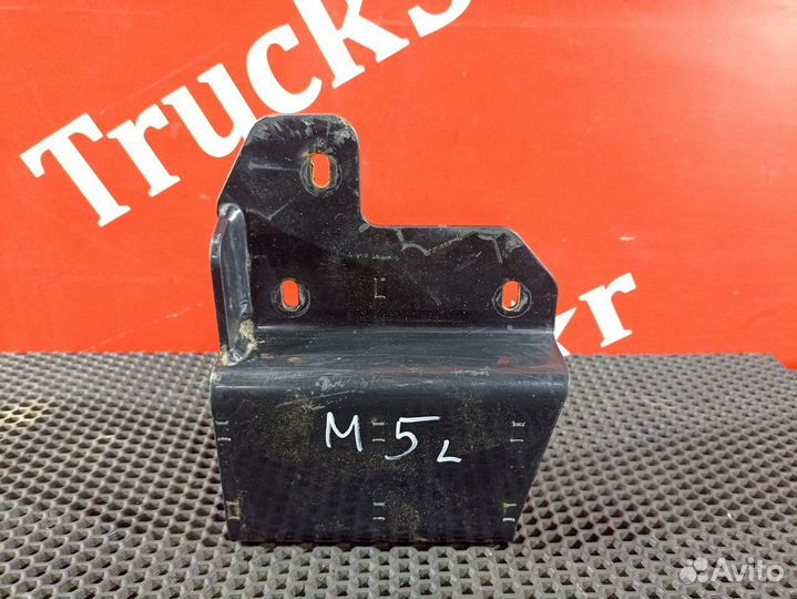 Кронштейн усилителя бампера левый