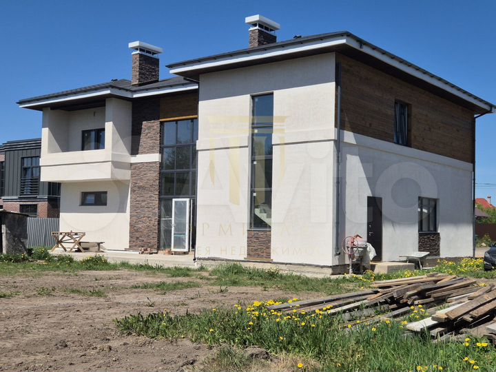 Коттедж 306 м² на участке 18 сот.