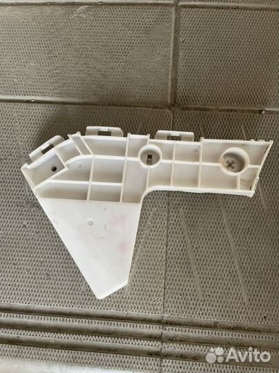 Крылья передние на Тойота Вокси 2007-2010г