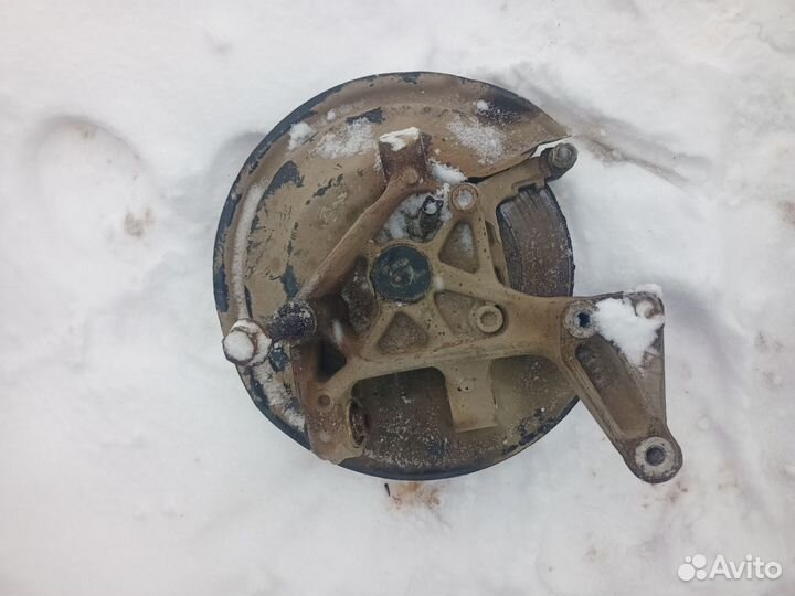 Кулак поворотный задний левый VW Passat b6