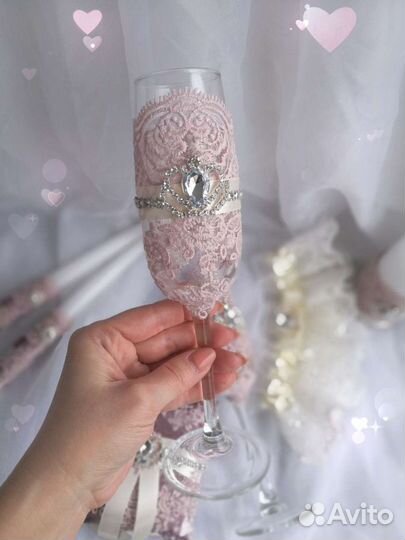 Подвязка невесты, бокалы для молодоженов, шампанск