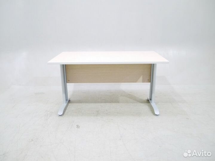 Офисная мебель стол