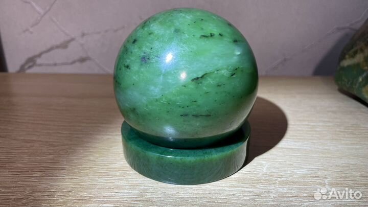 Шар из Сибирского нефрита