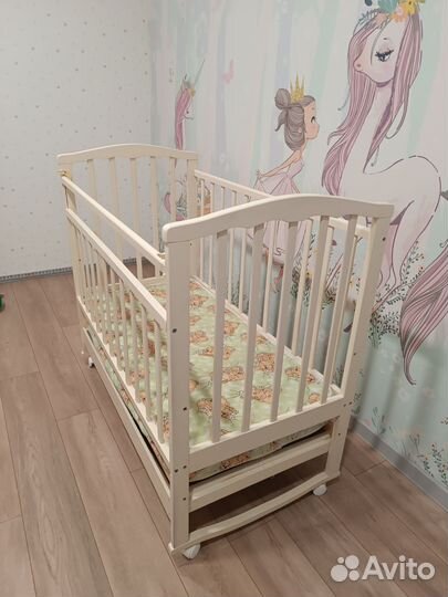 Детская кроватка с матрасом