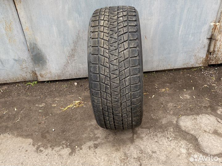 Bridgestone Blizzak DM-V1 285/45 R22 110