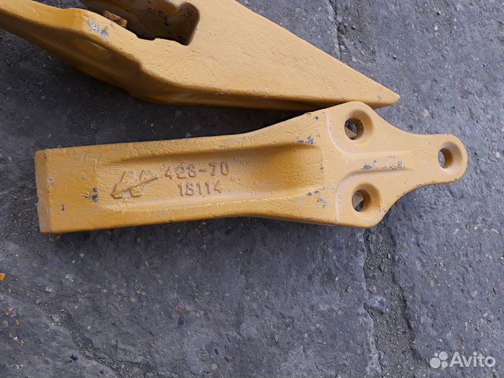 Зуб болтовой Komatsu WA 380 центральный