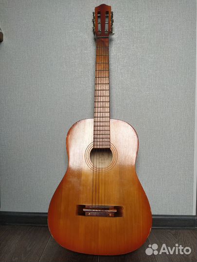 Акустическая гитара