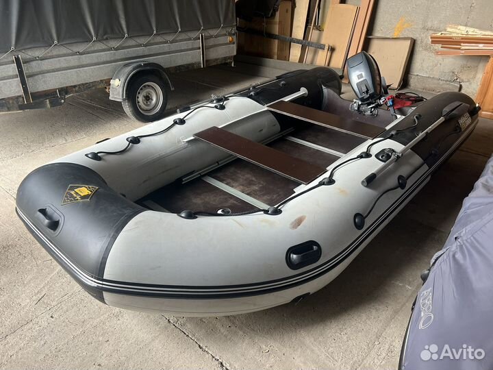 Лодка с мотором