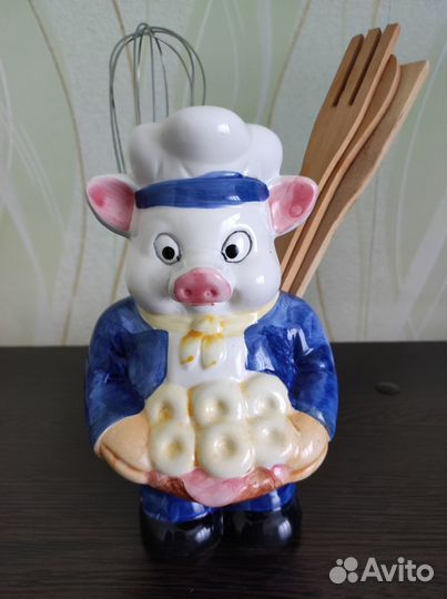 Чайники, сахарницы, тарелки,бокалы