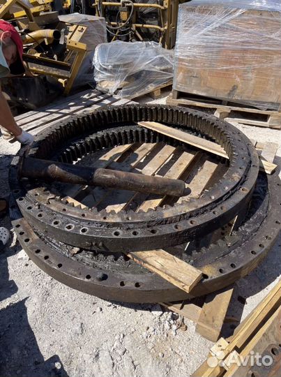 Поворотный круг на cat 336DL