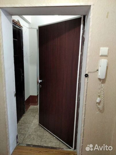 Дверь входная металлическая от застройщика