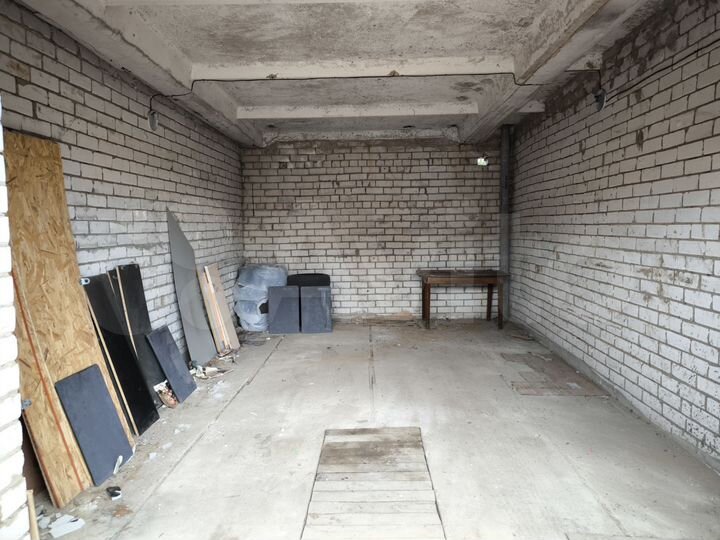 Гараж, > 30 м²