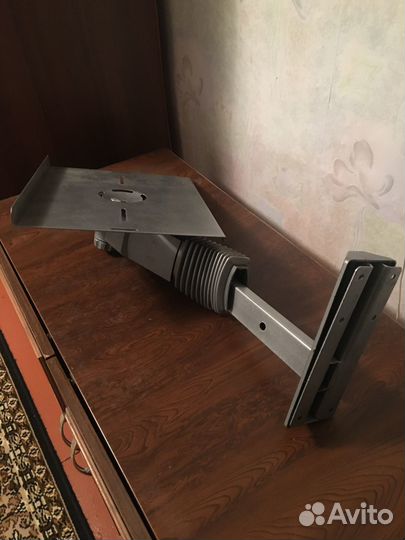 Полка под телевизор подвесная