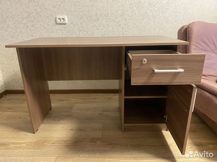 Письменный стол
