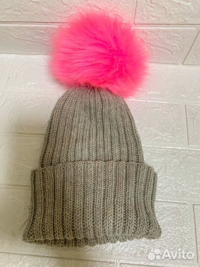 Шапка женская вязаная с розовым помпоном