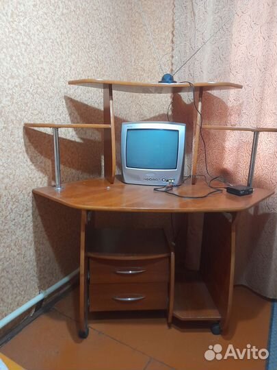 Стол компьютерный