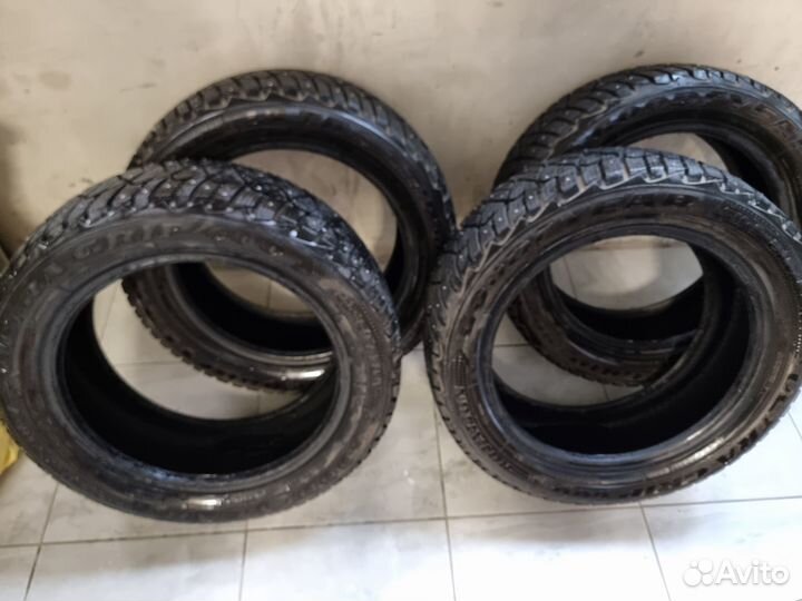 Goodyear Ultragrip 600 215/55 R17 98T