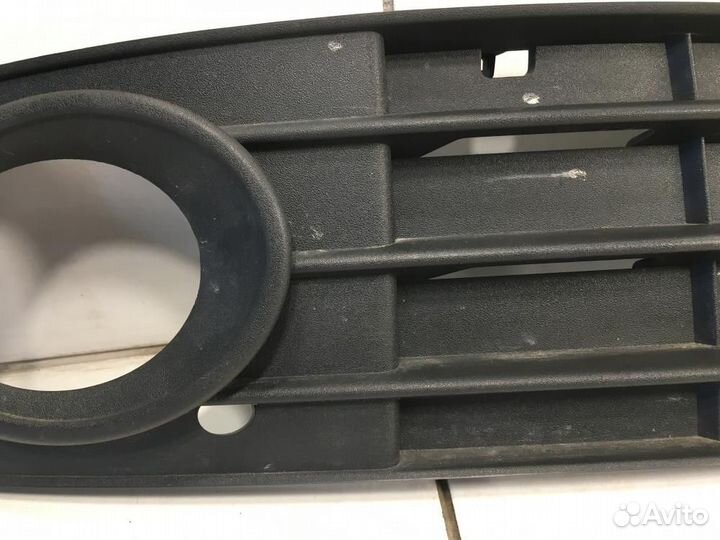 Окантовка противотуманной фары правая Audi А4 В8 8