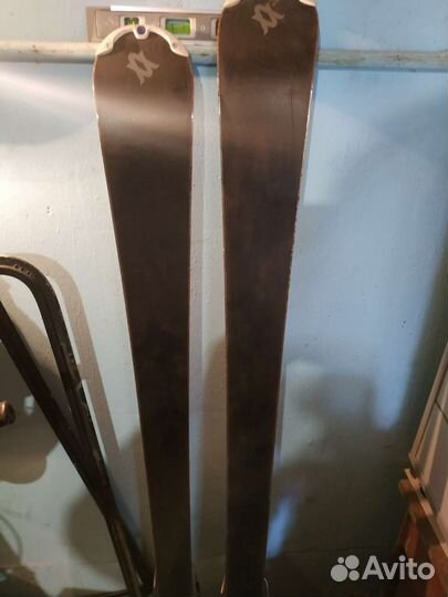 Горнолыжные ботинки и лыжи