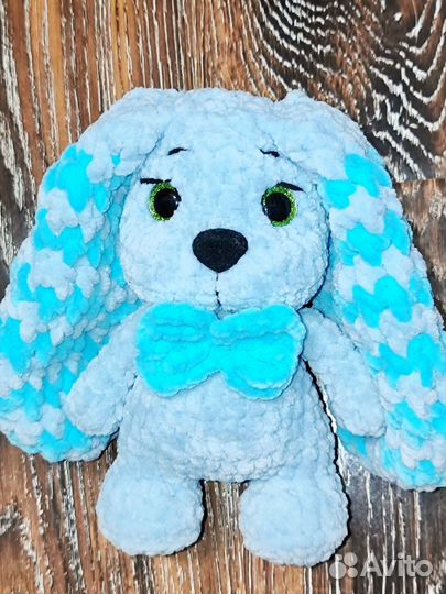 Плюшевый вязаный зайка