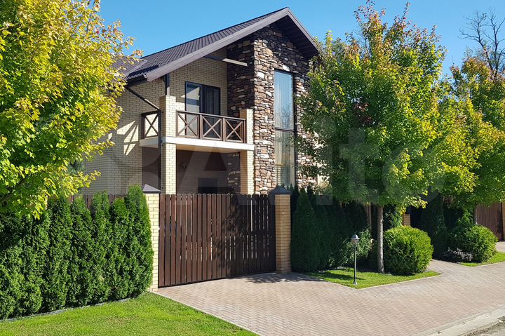 Дом 210 м² на участке 5 сот.