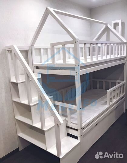 Двухъярусная кровать