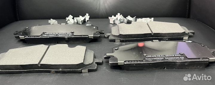 Передние тормозные колодки 4M0698151AP VAG