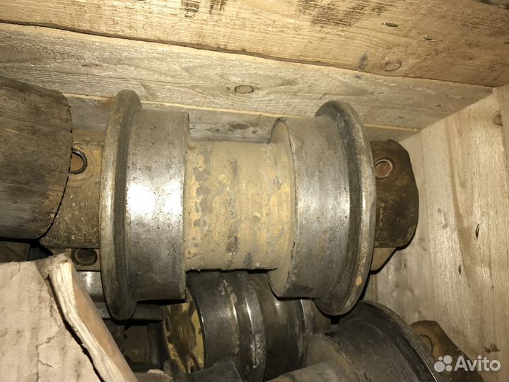 Каток опорный, подд., ленивец (колесо) SD16.23.32