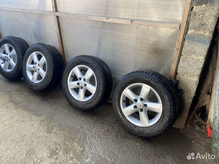 Комплект зимней резины и дисков Nissan