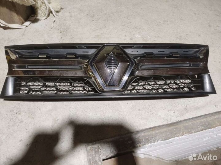 Новая решетка радиатора renault duster оригинал