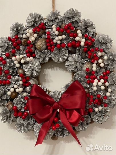 Венок из шишек