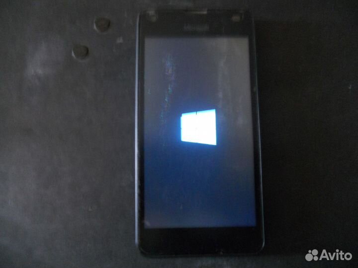 Телефон Windows phone Microsoft Lumia 550