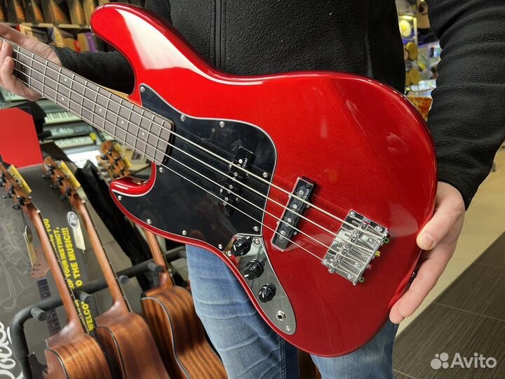 Бас гитара леворукая