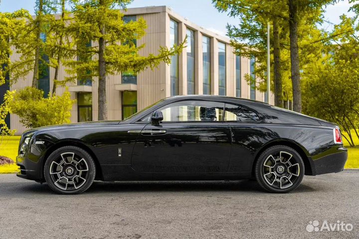 Аренда авто rolls royce black badge