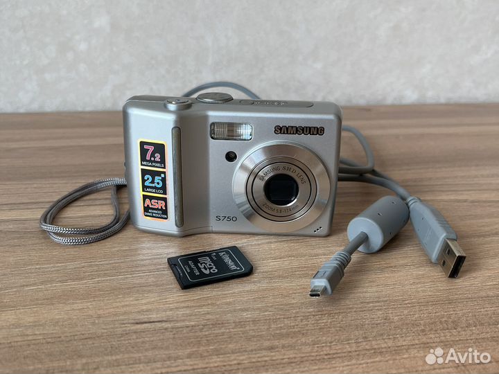 Компактный фотоаппарат Samsung S750