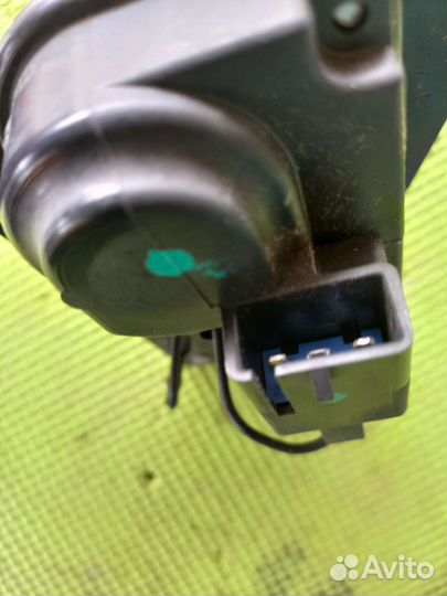 Замок-крышка багажника 