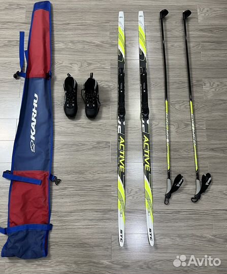 Продаю комплект детских лыж с ботинками и палками